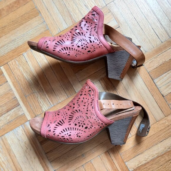 red wedge heels sandals, size 7.5 - Picture 2 of 7